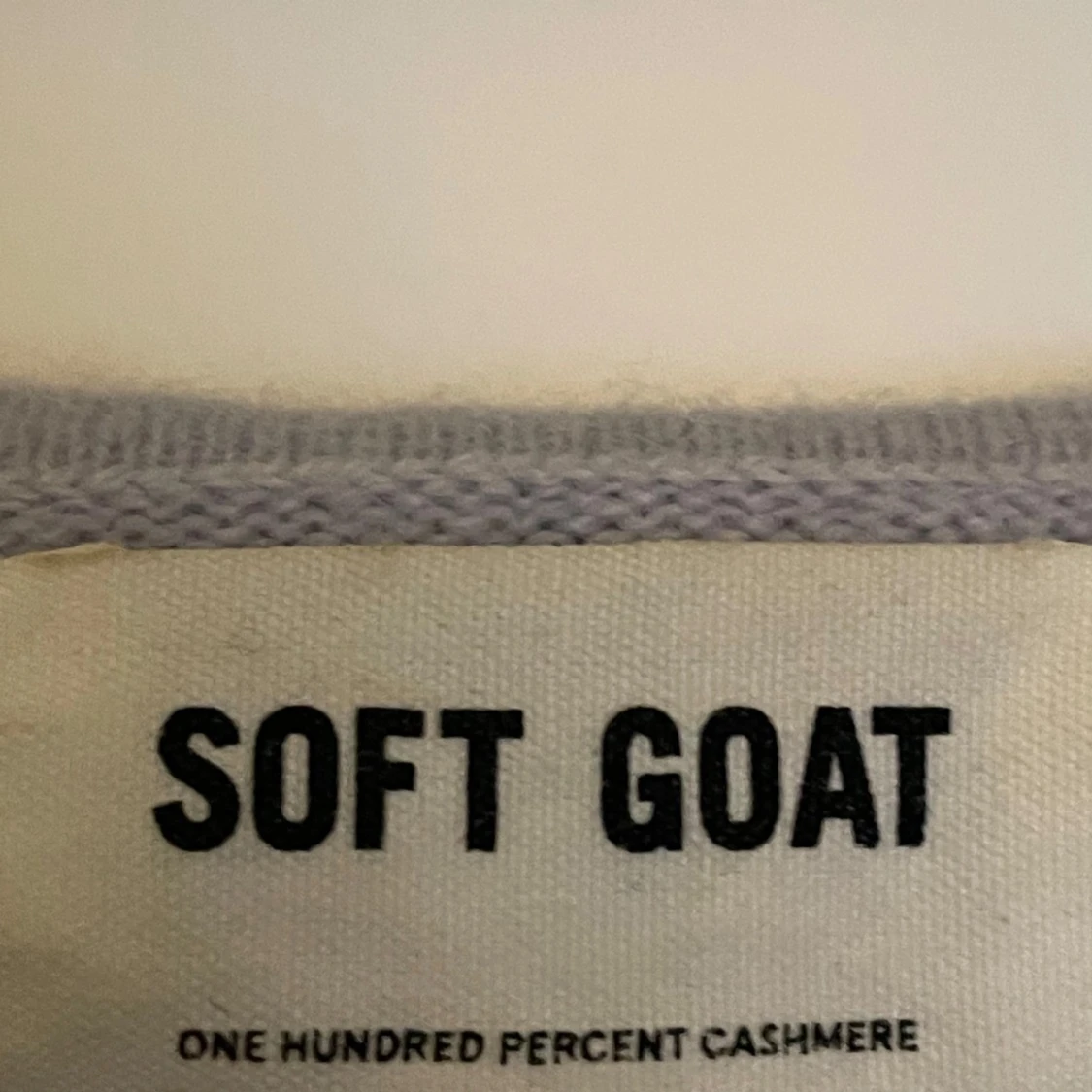 Grå hoodie från Soft Goat - 91