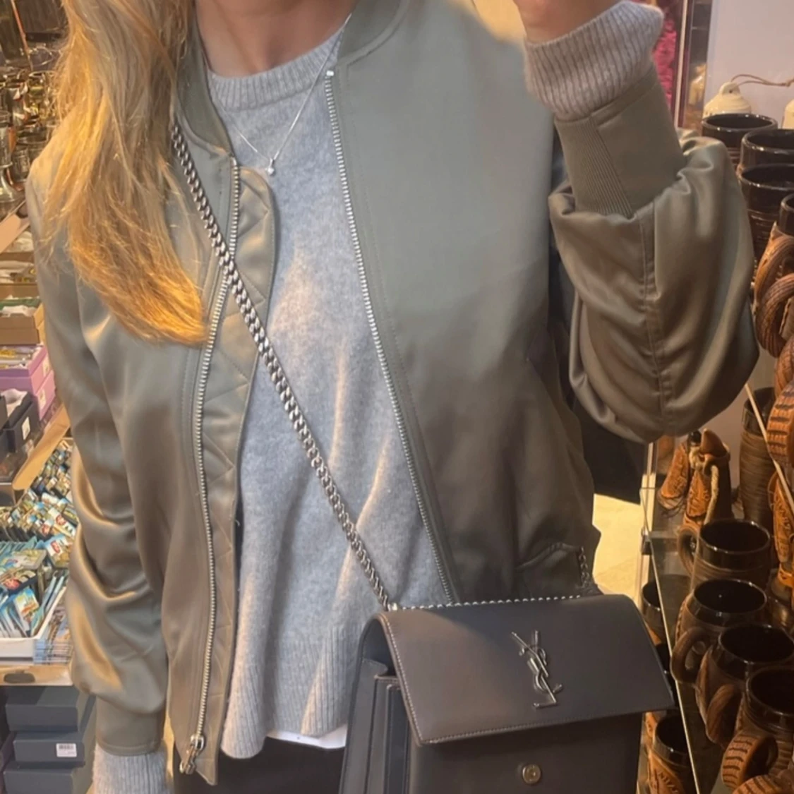 Olivgrön bomberjacka