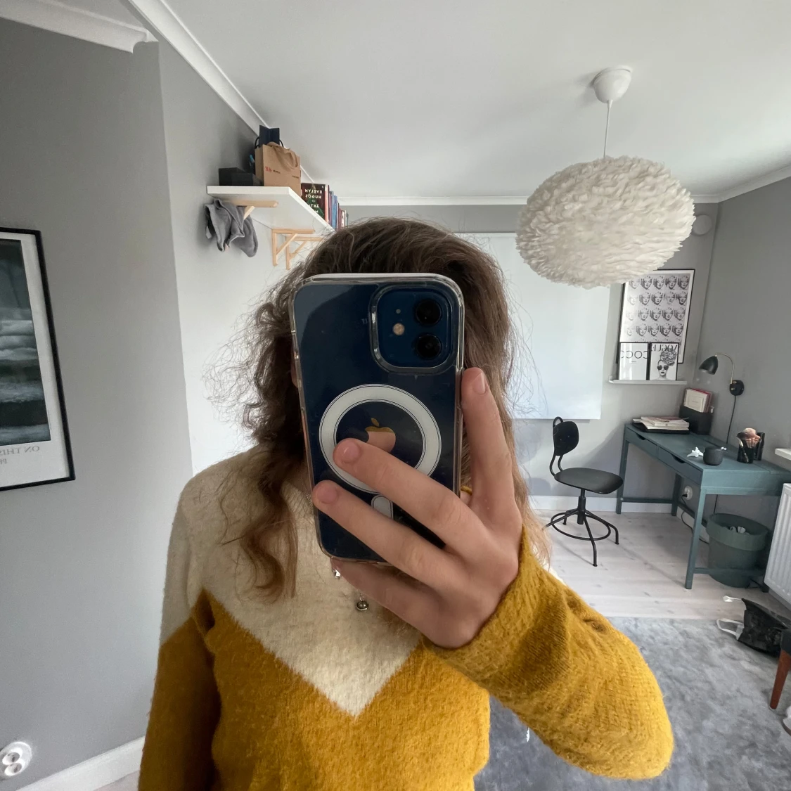 Gul och vit stickad tröja - 1