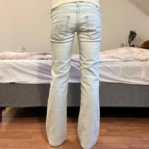 Jeans  - Midjemått: 38cm, innerbenslängd: 78cm 💖