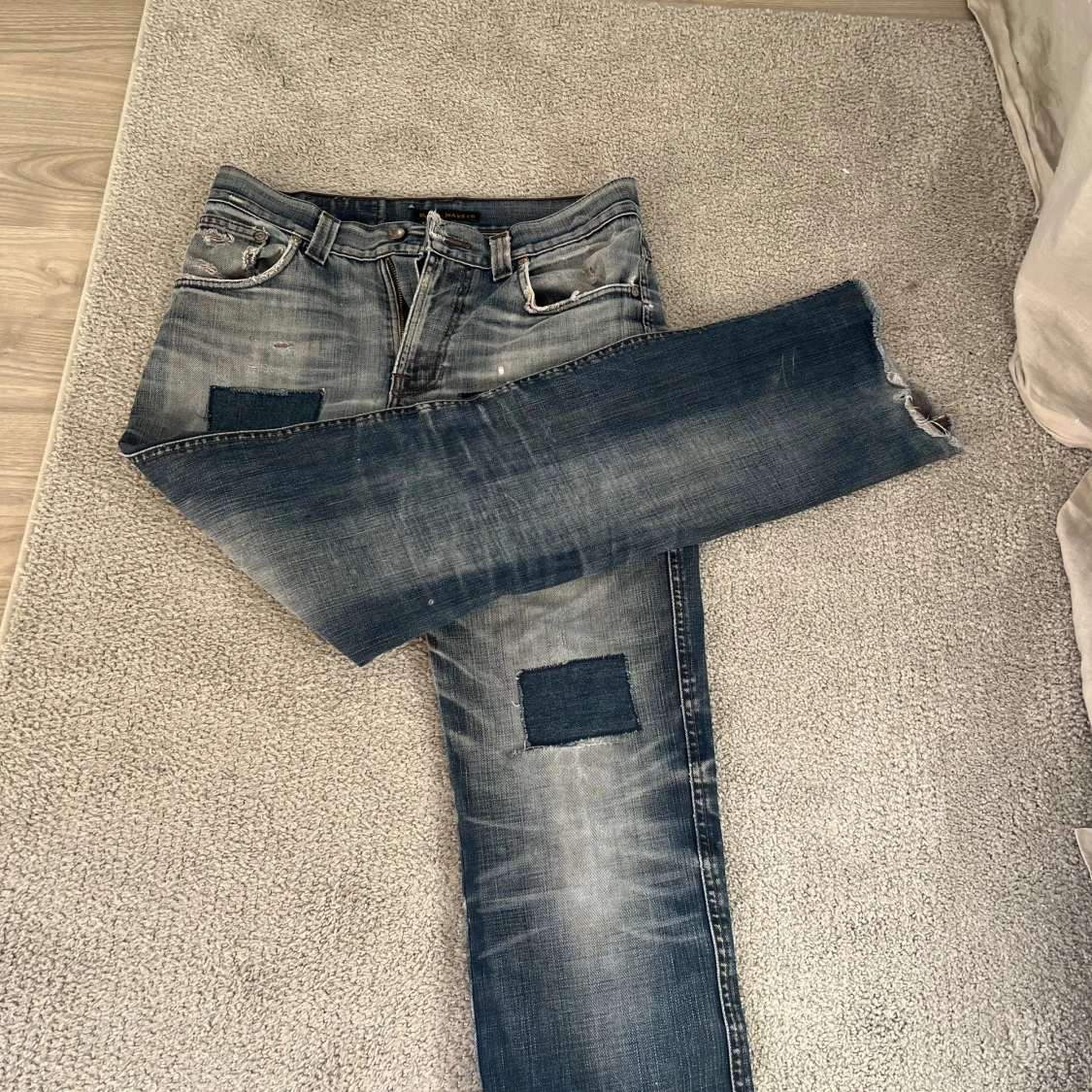 Jeans med lappdetaljer från Nudie Jeans - 4