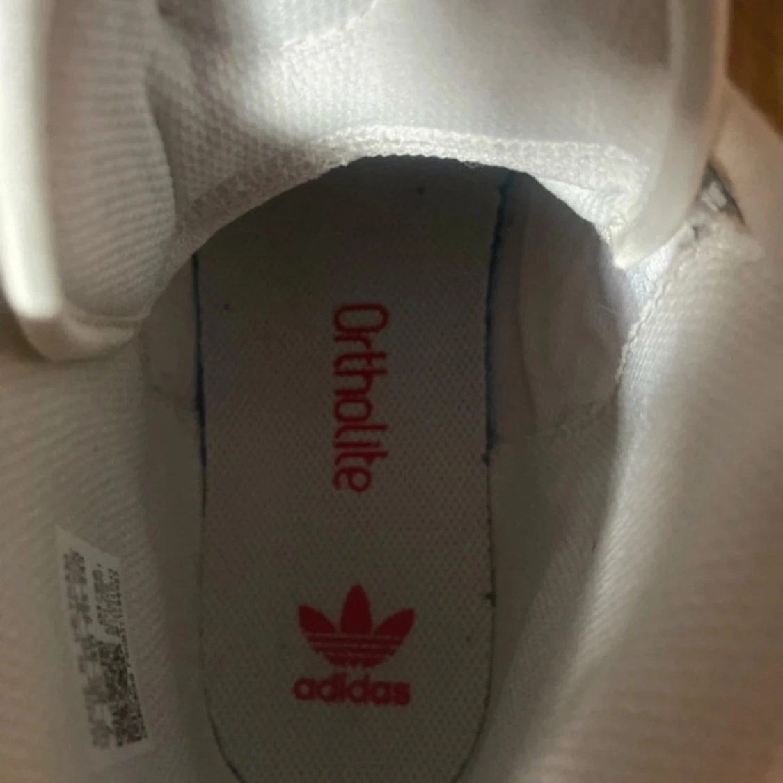 Adidas vita och röda sneakers high - 3