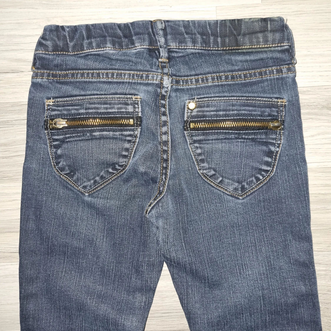 Blå jeans med dragkedjor bak - 3