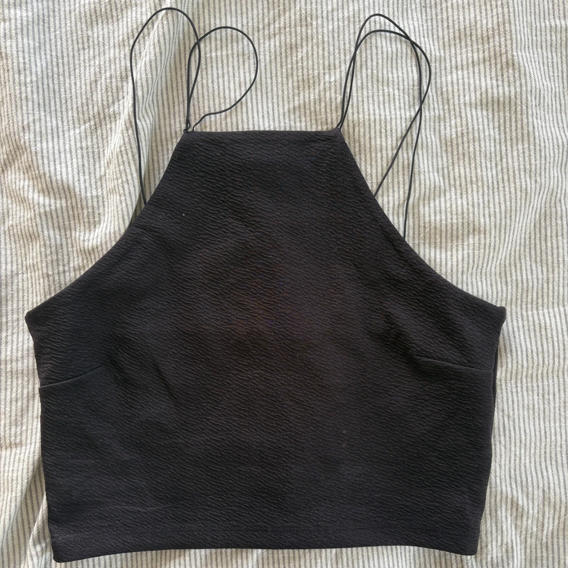 Svart croppad topp Gina Tricot