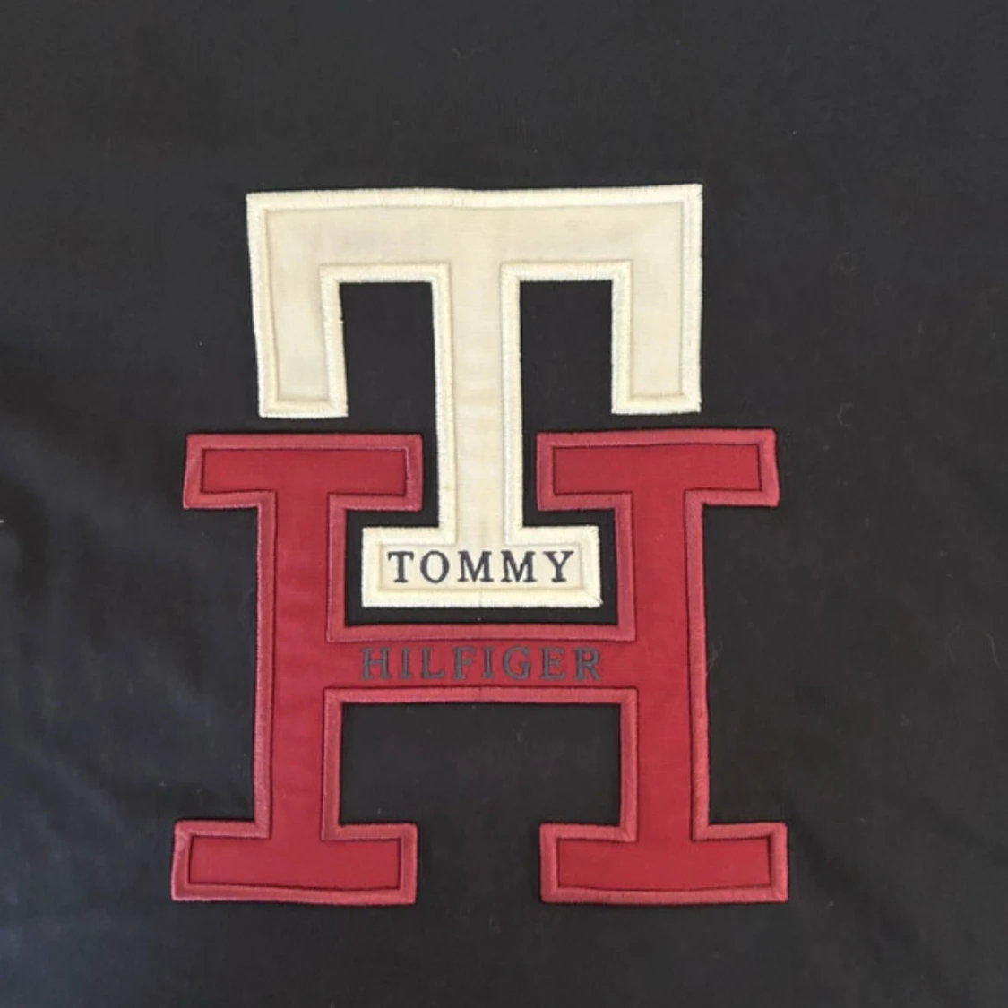 Svart t-shirt Tommy Hilfiger  - 1
