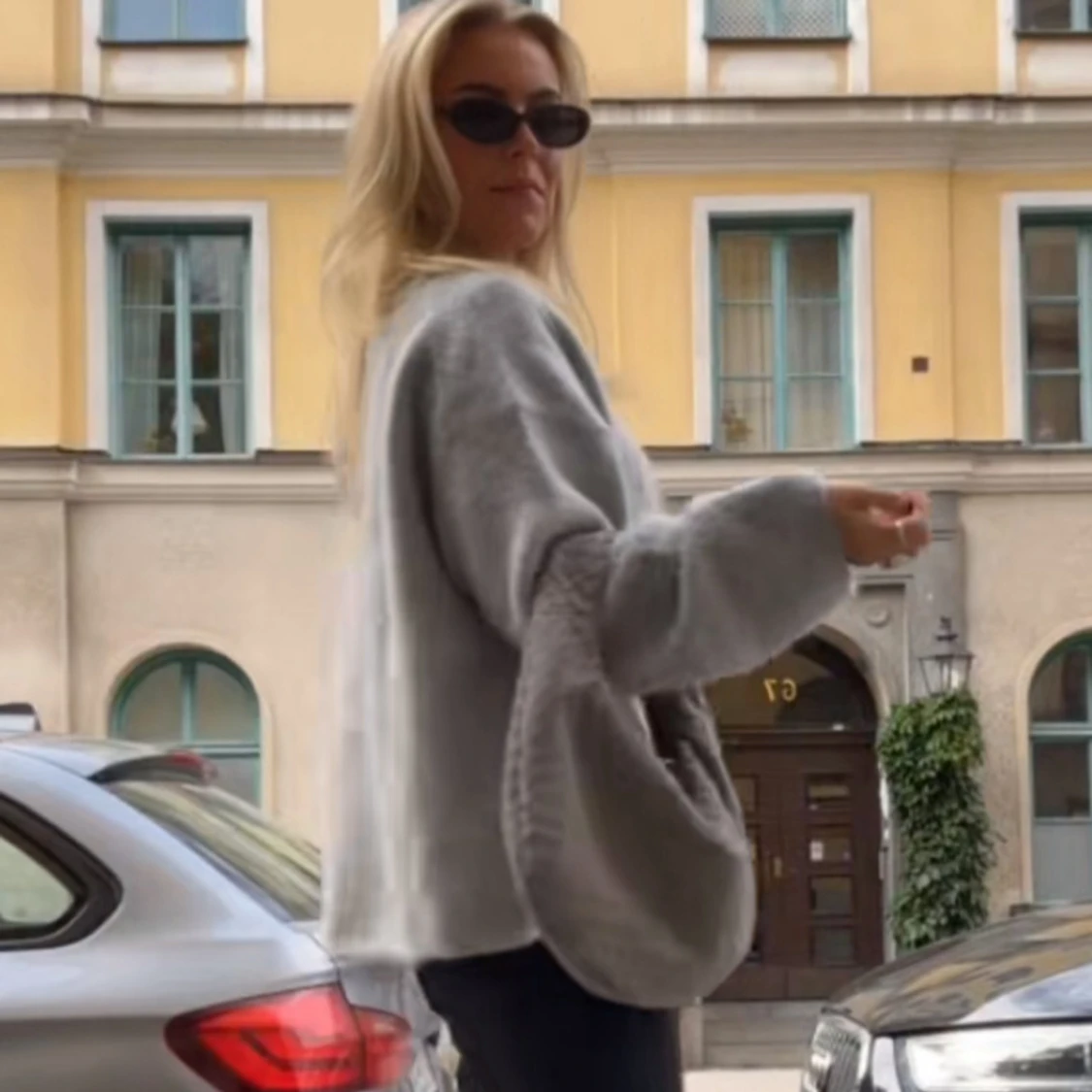 Grå oversized stickad tröja - 1