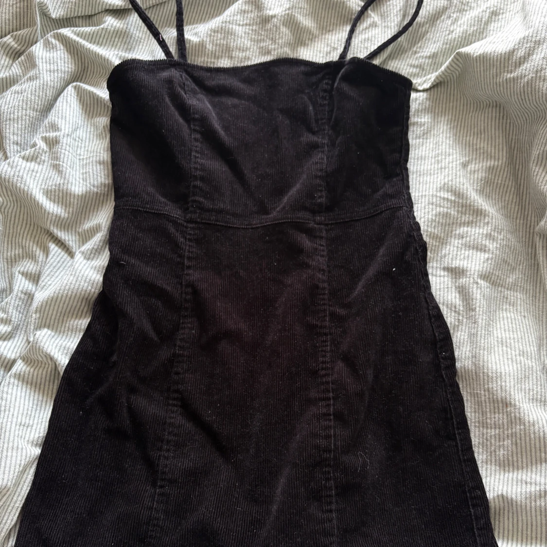 Svart manchesterklänning H&M Divided