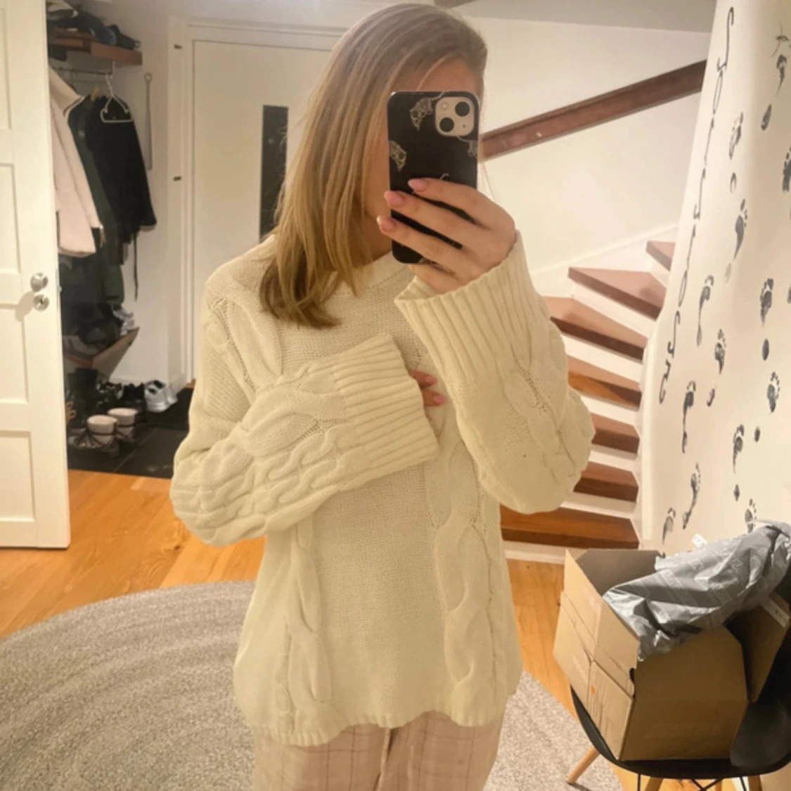 Vit stickad tröja - 1