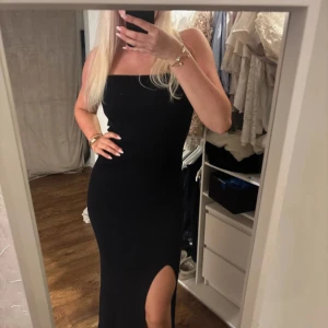 Tubklänning - Från nakd storlek M. Slits längst ner 