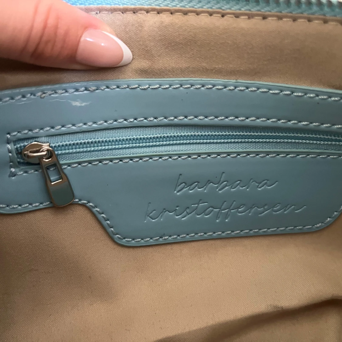 Ljusblå axelväska i glansigt material - 4