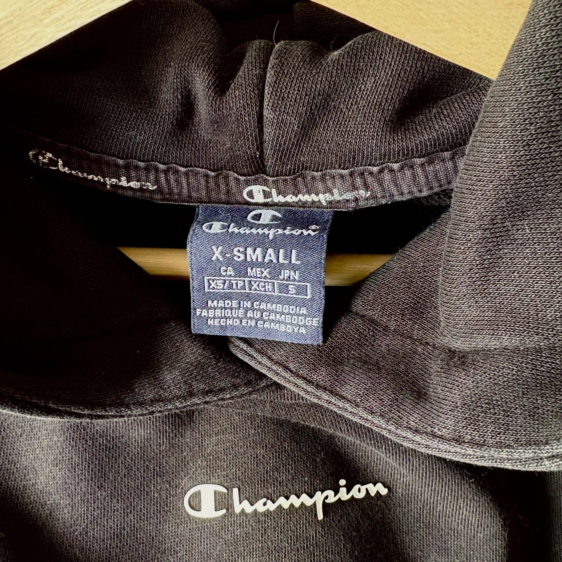 Svart Champion hoodie med logga - 1