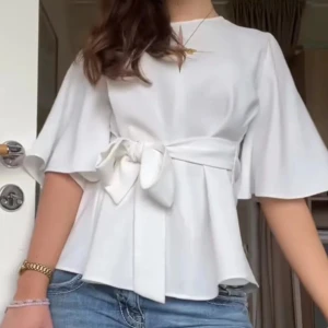 Vit fin zara blus  - Jätte fin blus från zara köpte men passade inte mig riktigt köpte på Plick men knappt använd 