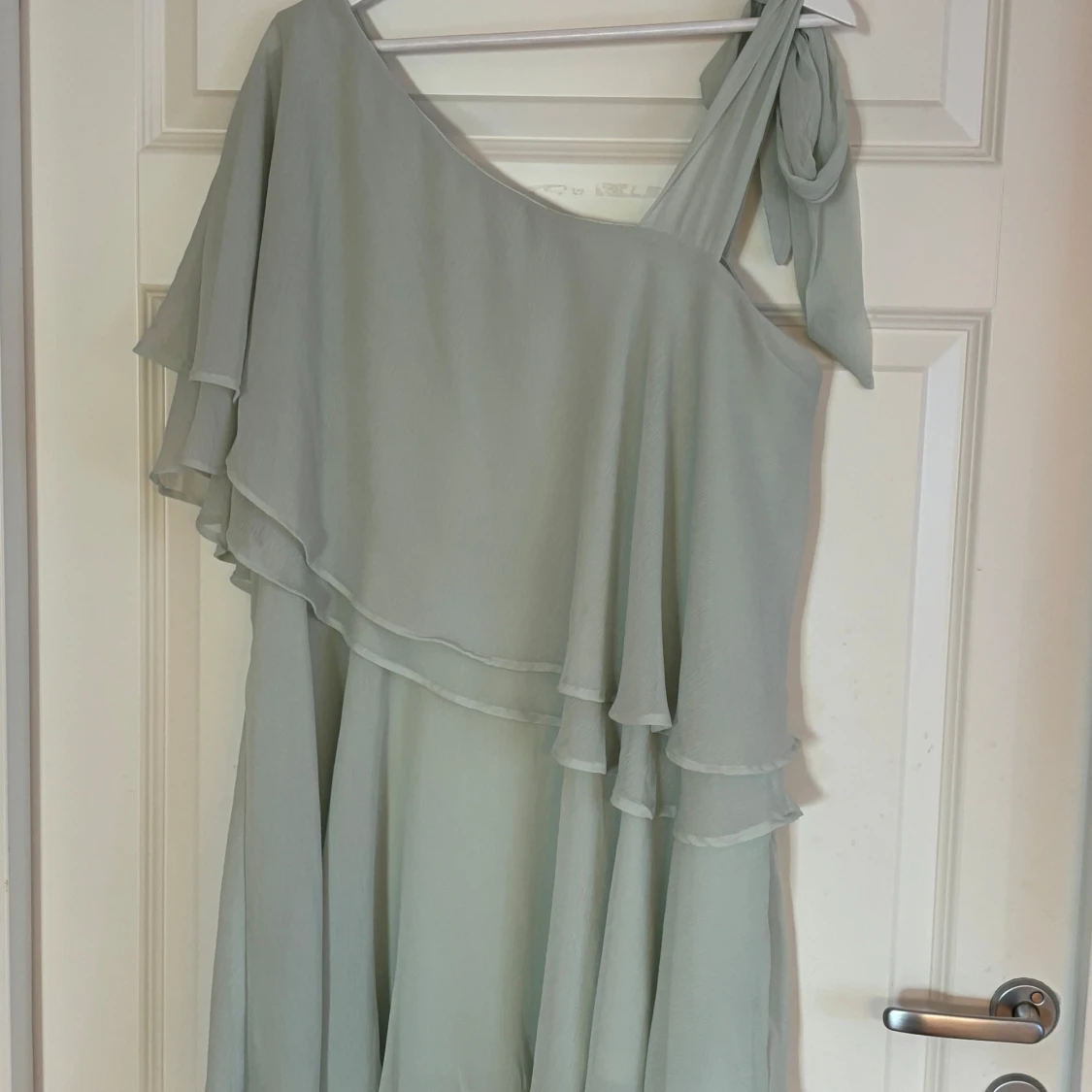 Ljusgrön långklänning från H&M oneshoulder - 1