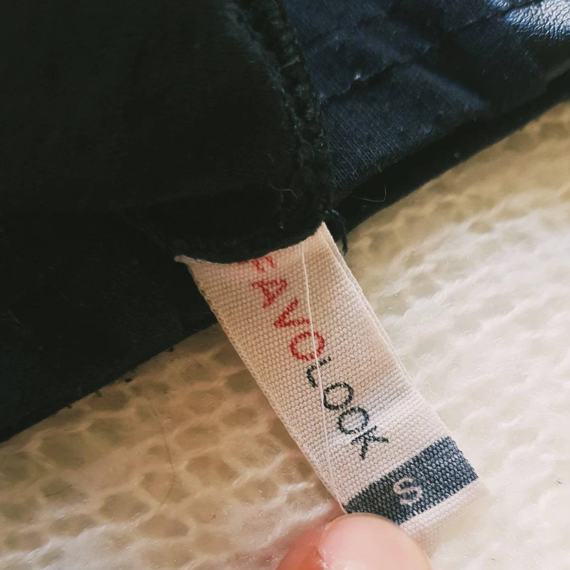 Svarta leggings med skinnpaneler Favolook - 2