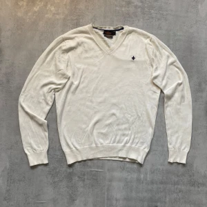 Stickad Morris tröja  - Jag säljer en fet Morris tröja | skicket på tröjan är väldigt bra  | storlek m | skriv vid frågor och funderingar 