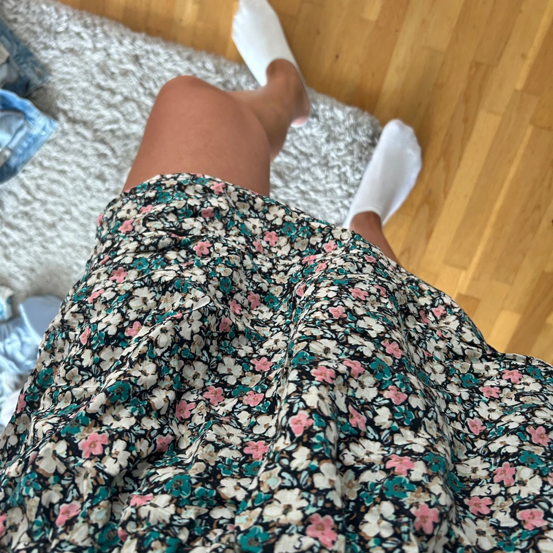 Blommig kjol med volang - 3