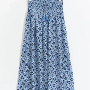 Blå mönstrad kjol Gina Tricot - Supersöt blå kjol från Gina Tricot💕 använd endast ett par gånger! 🤞🏼