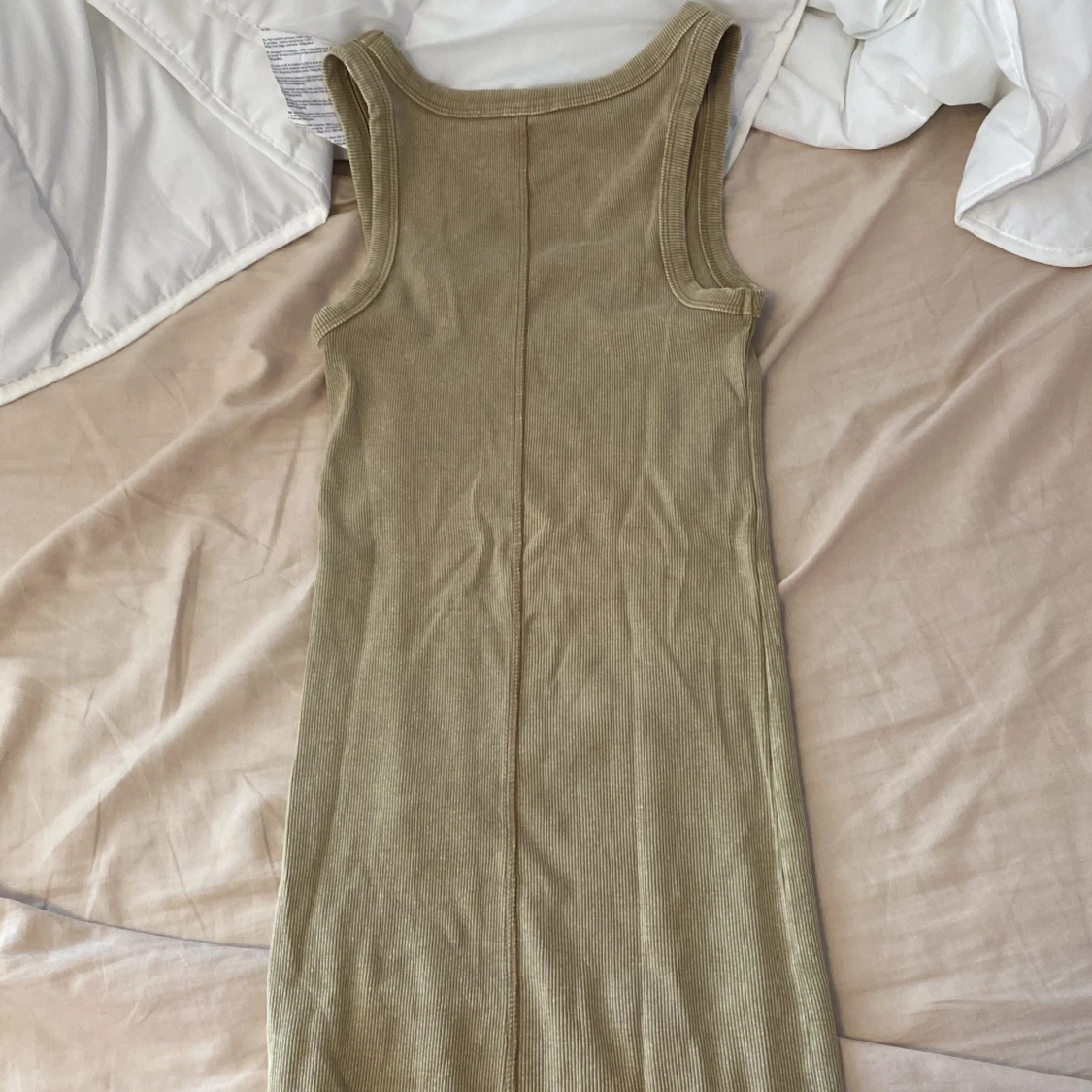 Beige ribbad klänning från Zara - 1