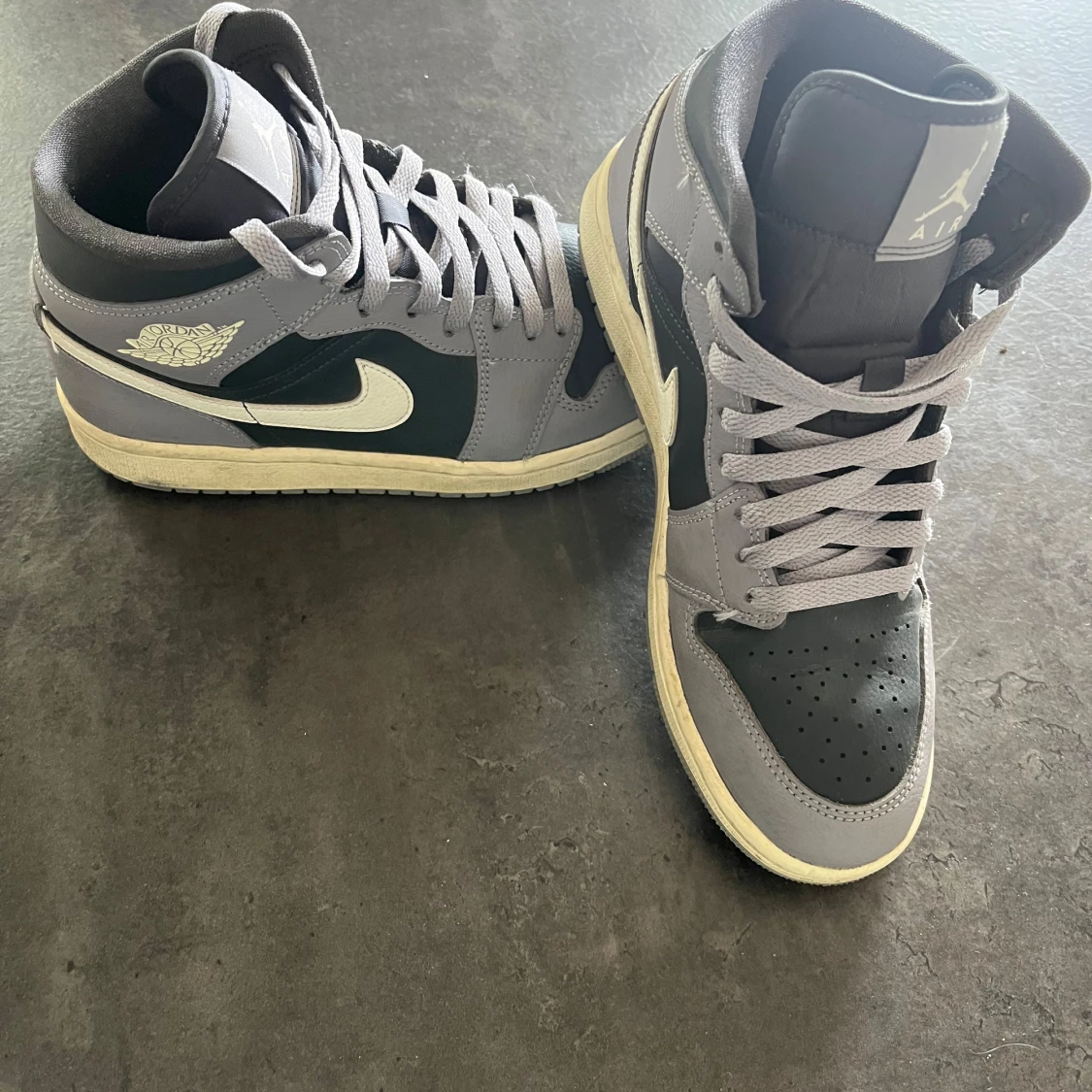 Nike Air Jordan 1 grå och svarta
