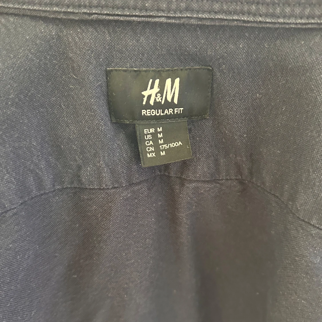 Mörkblå skjorta från H&M Regular Fit - 2