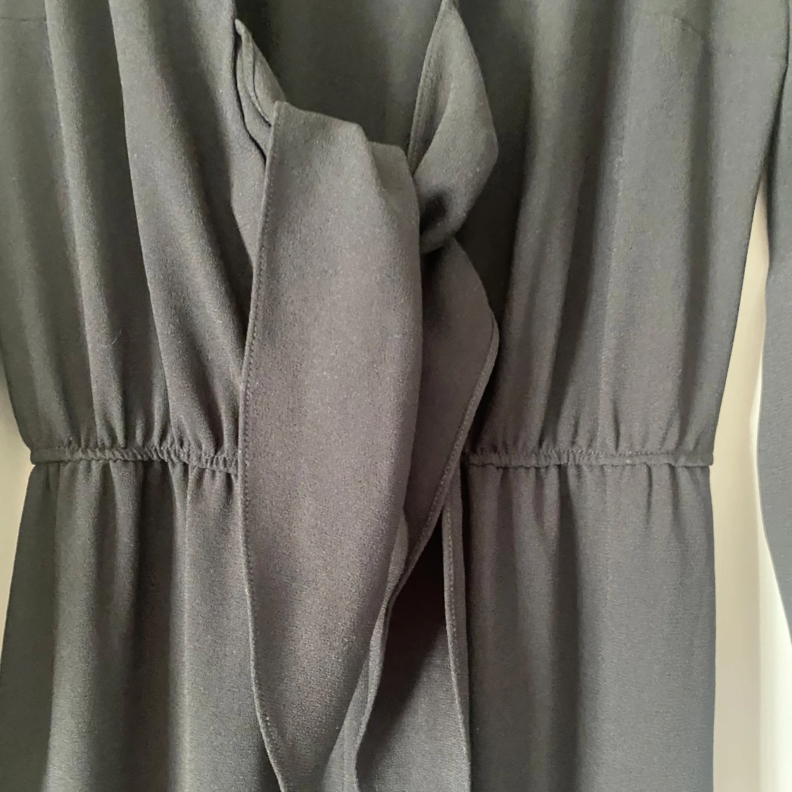 Svart jumpsuit med knyt från Zara Woman - 3