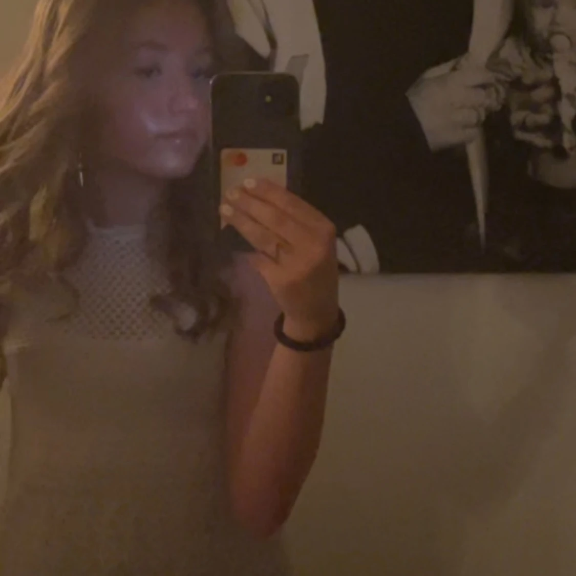 Vit virkad blus med volangdetaljer