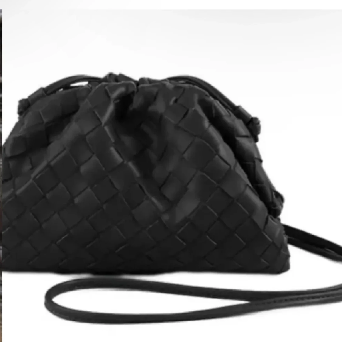 Svart flätad axelväska  - 1