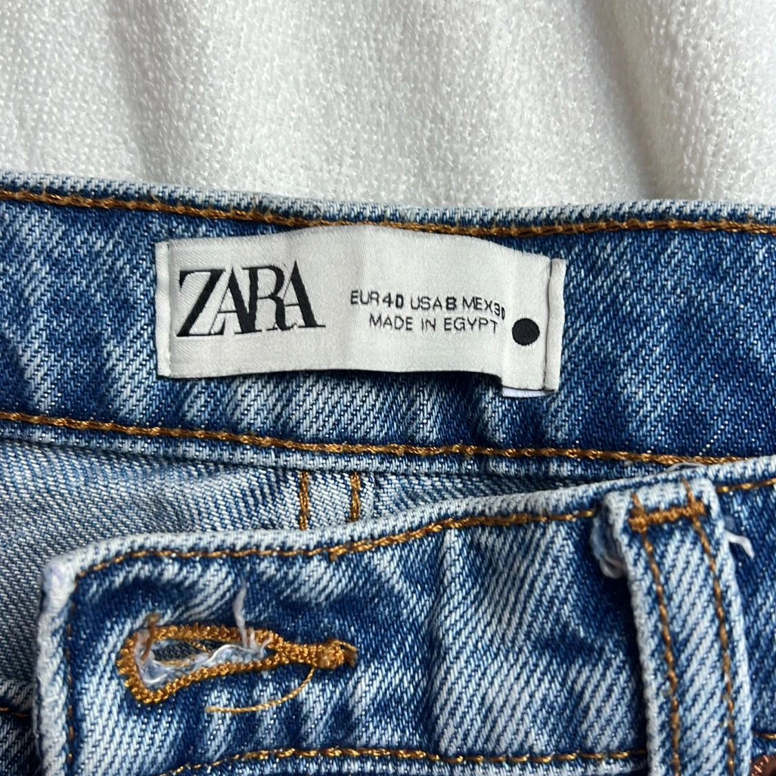 Blå ripped jeans från Zara - 3