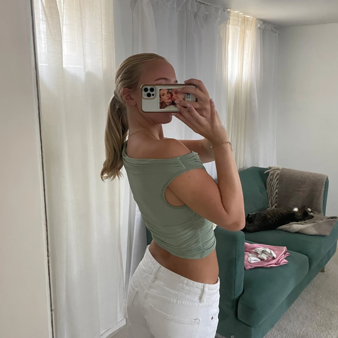 Ljusgrön offshoulder croppad topp - 1