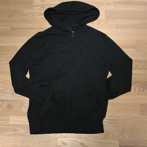 Merinoull hoodie  - Merinoull hoodie | Från - Bugatti | Storlek: M | Skick - 10/10 aldrig använd