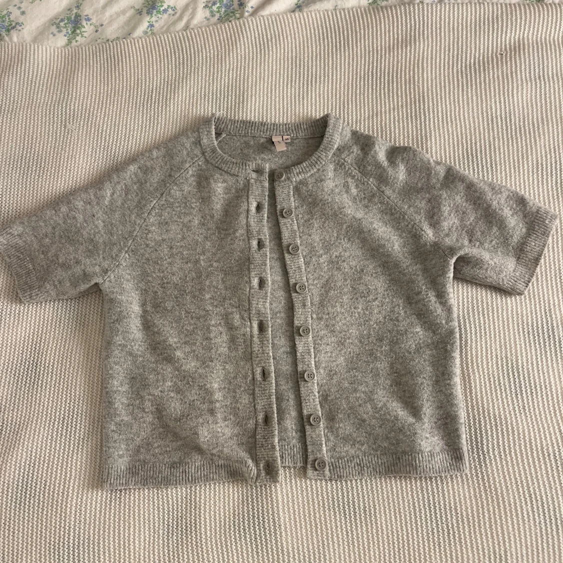 Grå kortärmad kofta från Nelly - 2