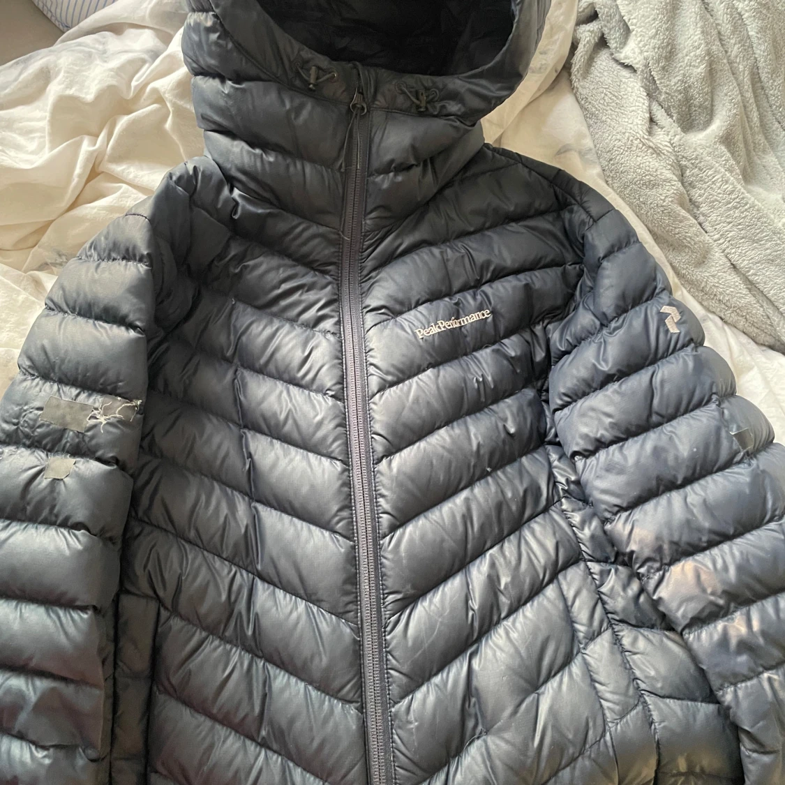 Svart dunjacka Peak Performance