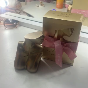 Billie Eilish Eilish Eau de Parfum - Helt ny parfym som aldrig är andvänd, fick två i present därför säljer jag den. Boxen följer med! 