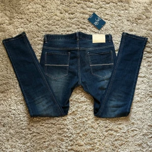 Sacré Jeans - Hej🙌, säljer nu mina extremt fina jeans från märket Sacré till ett oslagbart pris. Jeansen är i nytt sick och alla tillbehör medföljer. Skriv vid funderingar!