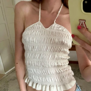 Sommartopp - Superfin halterneck topp som är perfekt nu till sommaren!! Stretchig så passar storlekar xs-m 💖💖