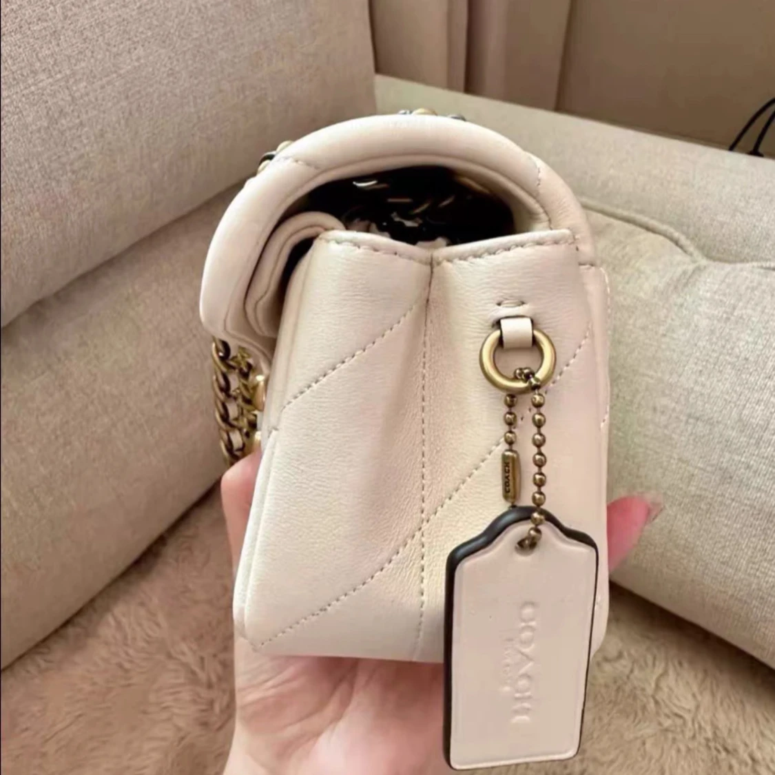 Vit quiltad axelväska från Coach - 3