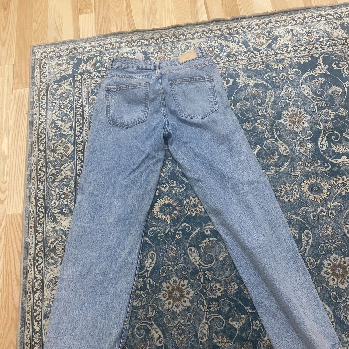 Ljusblå raka jeans från Zara - 4