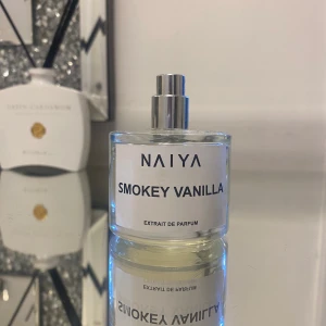 Smokey Vanilla- Naiya (50 ml) - Parfym av Naiya- 50 ml, ca 45 ml kvar. Luktar identiskt till ”You” av Armani, bra kvalité och lukten håller i väldigt många timmar. Säljes då jag äger dubbletter av parfymen.