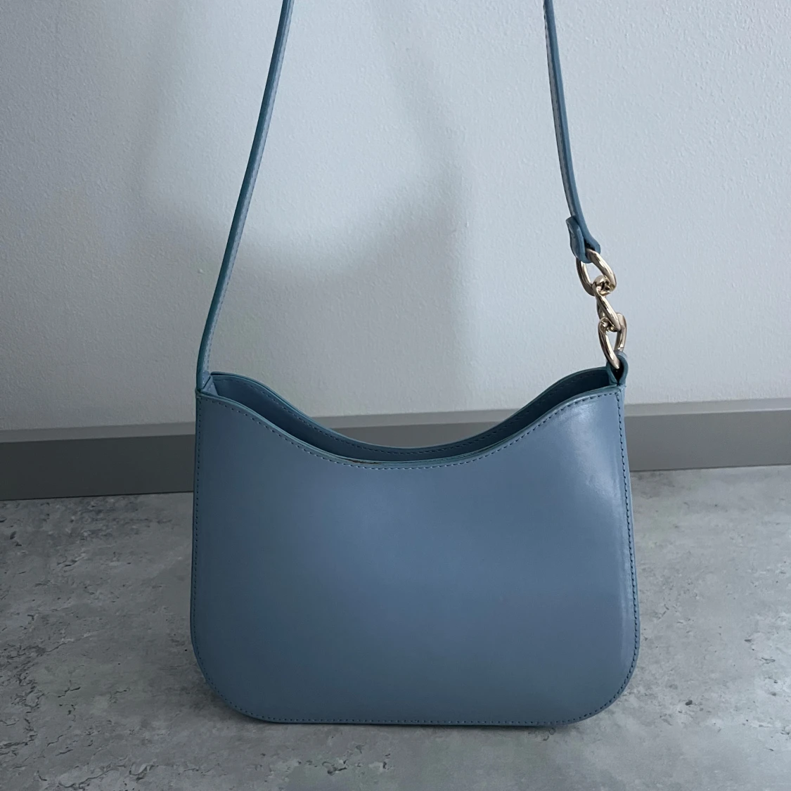 Ljusblå axelväska  - 1