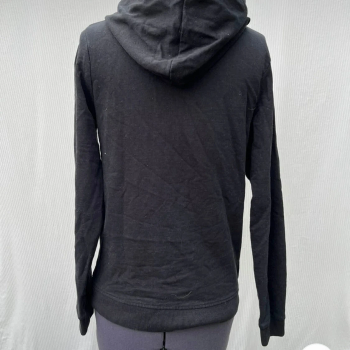 Svart hoodie från OTP Leisurewear - 2