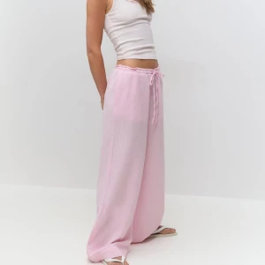 Rosa byxor  - Nya med lappen kvar 