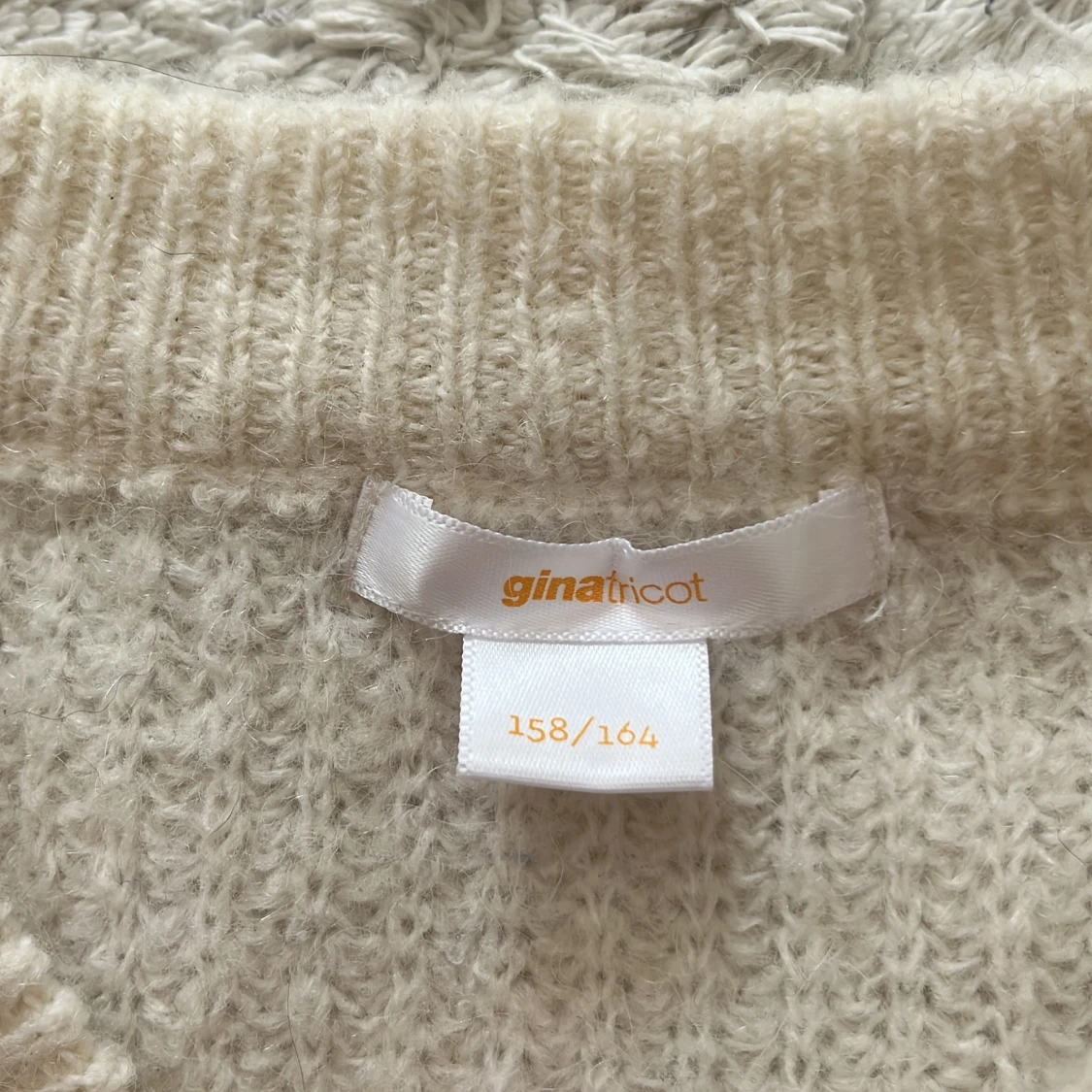 Beige stickad kofta med knyt från Gina Tricot - 1