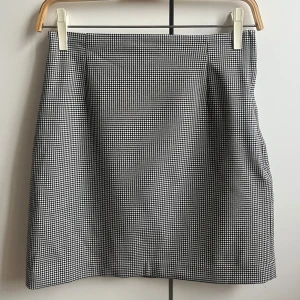 Svartvit rutig kjol - Svartvit rutig kjol med tajt passform