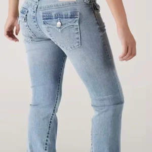 SÖKER True religion jeans - SÖKER ett par ljusblåa true religion jeans i storlek w28 helst under 300kr