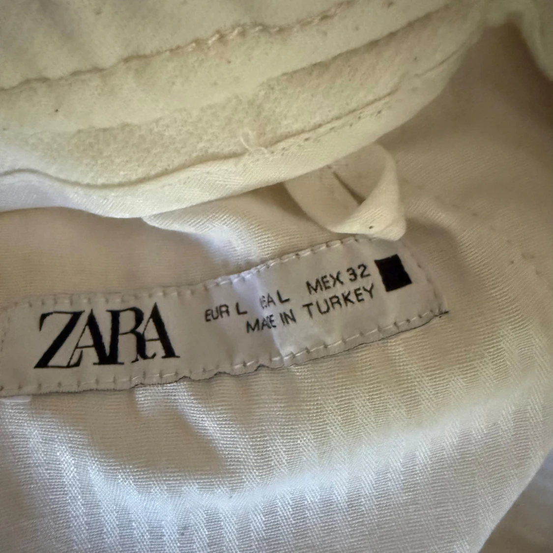 Vita shorts med snörning från Zara - 2