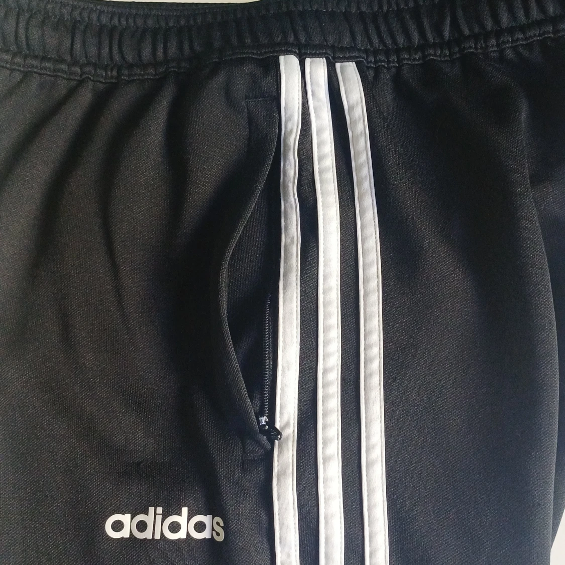 Svarta Adidas träningsbyxor strl 164 - 3