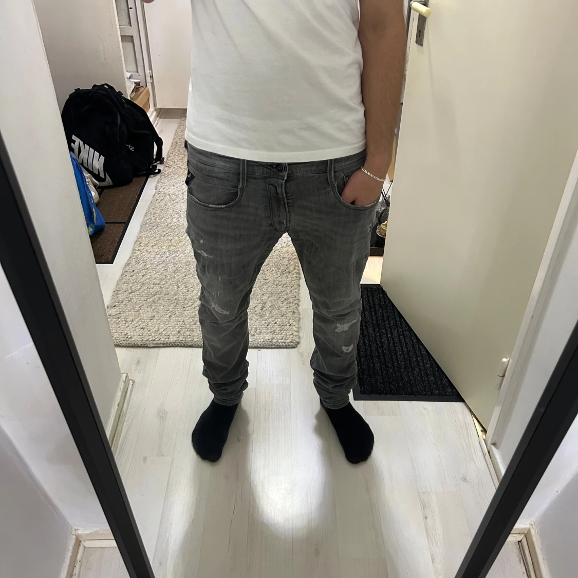 Grå Replay jeans, storlek 32 - 2