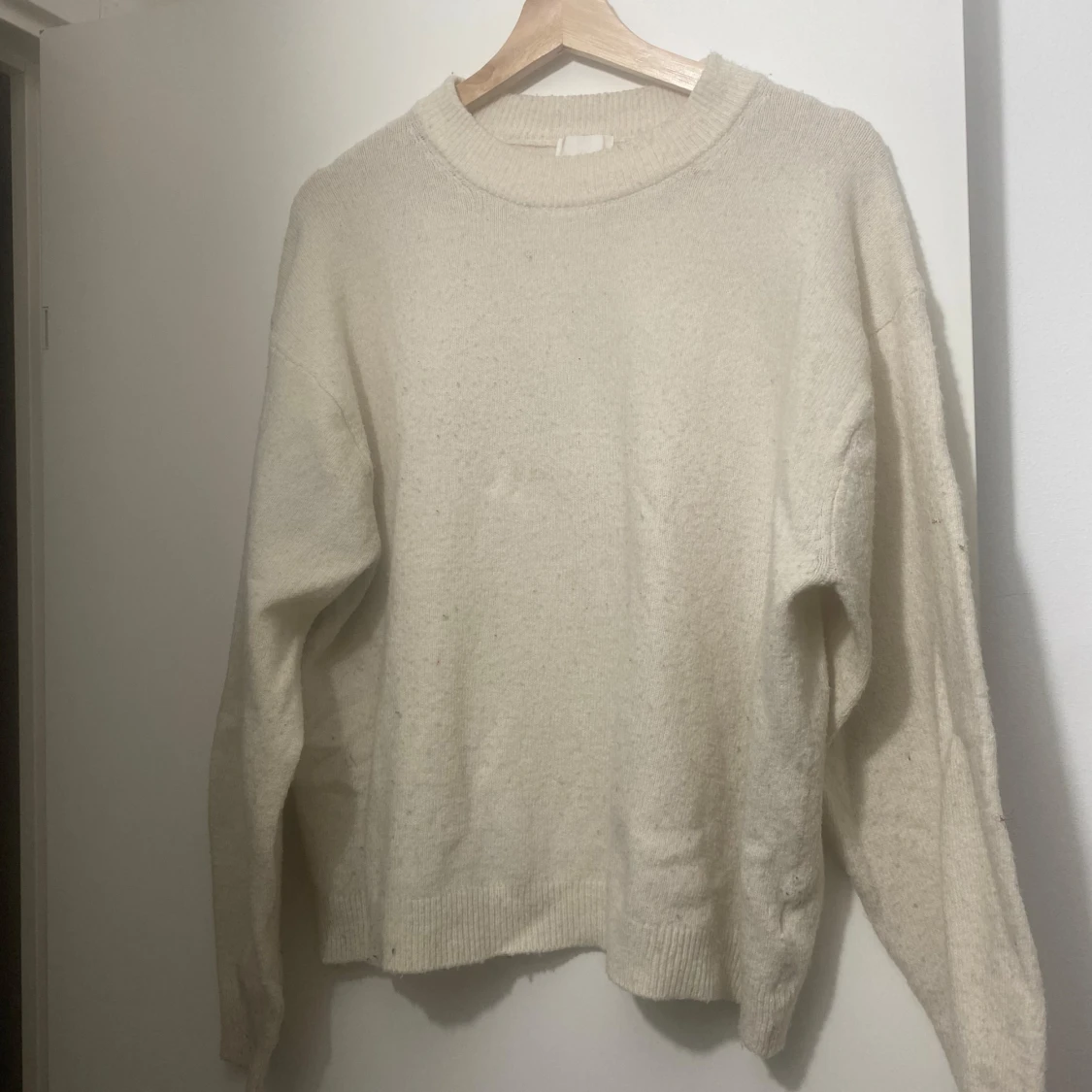 Beige stickad tröja i oversize