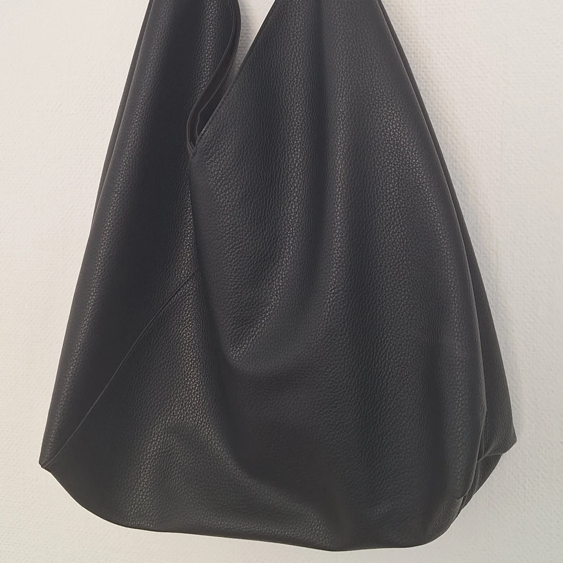 Stor svart axelväska/hoboväska - 1