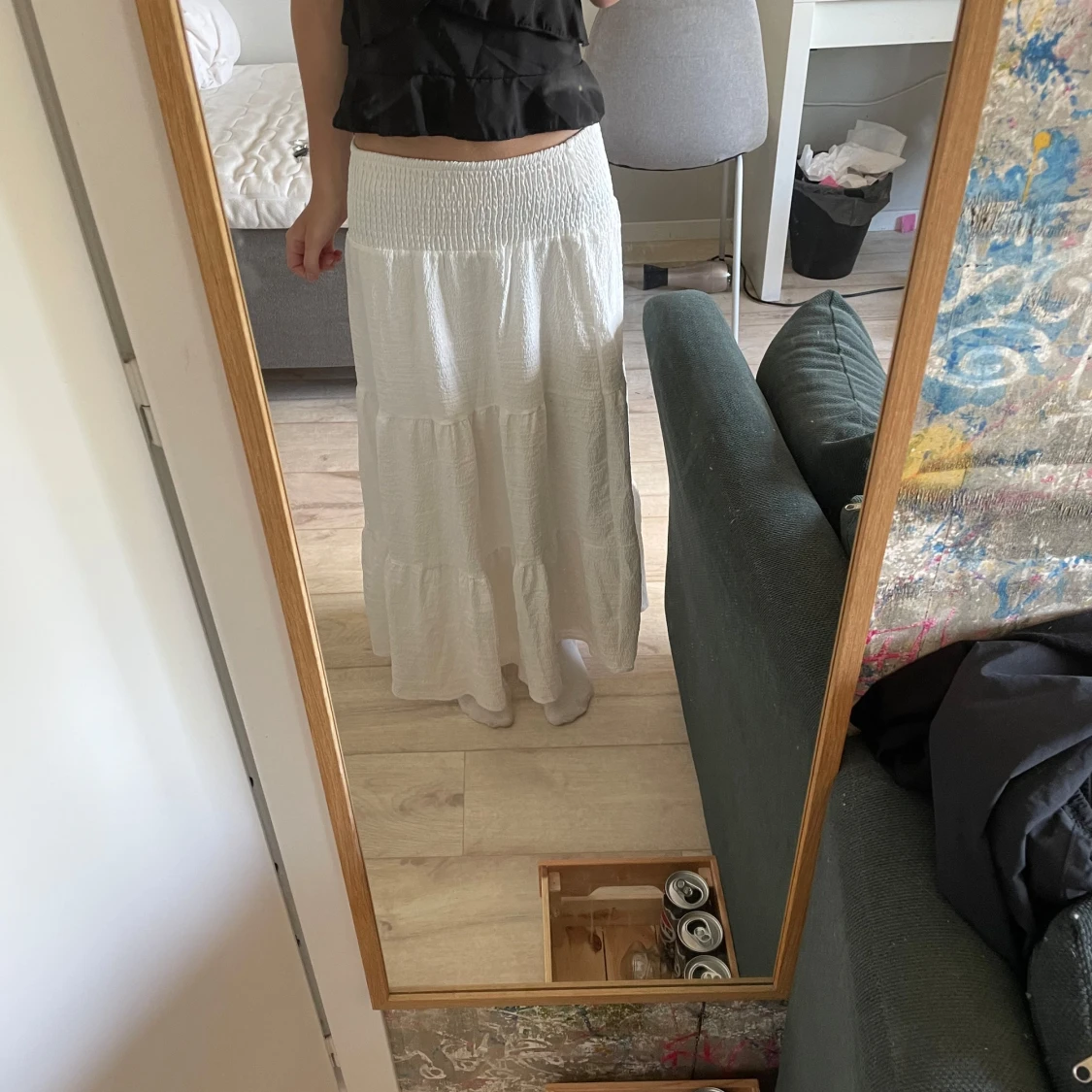 Vit långkjol med volang